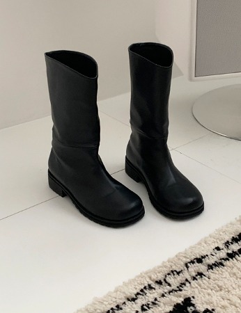 black middle boots (6size)